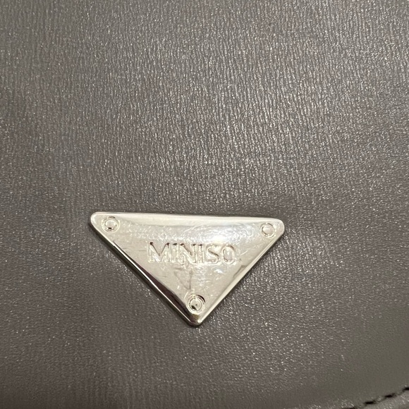 Miniso grey crossbody bag - Picture 2 of 4